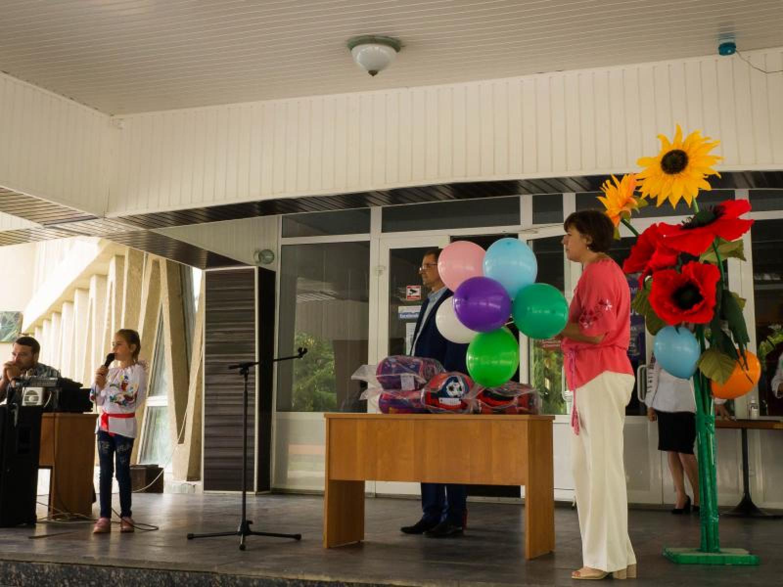 Портфель - в обмен на стихотворение.